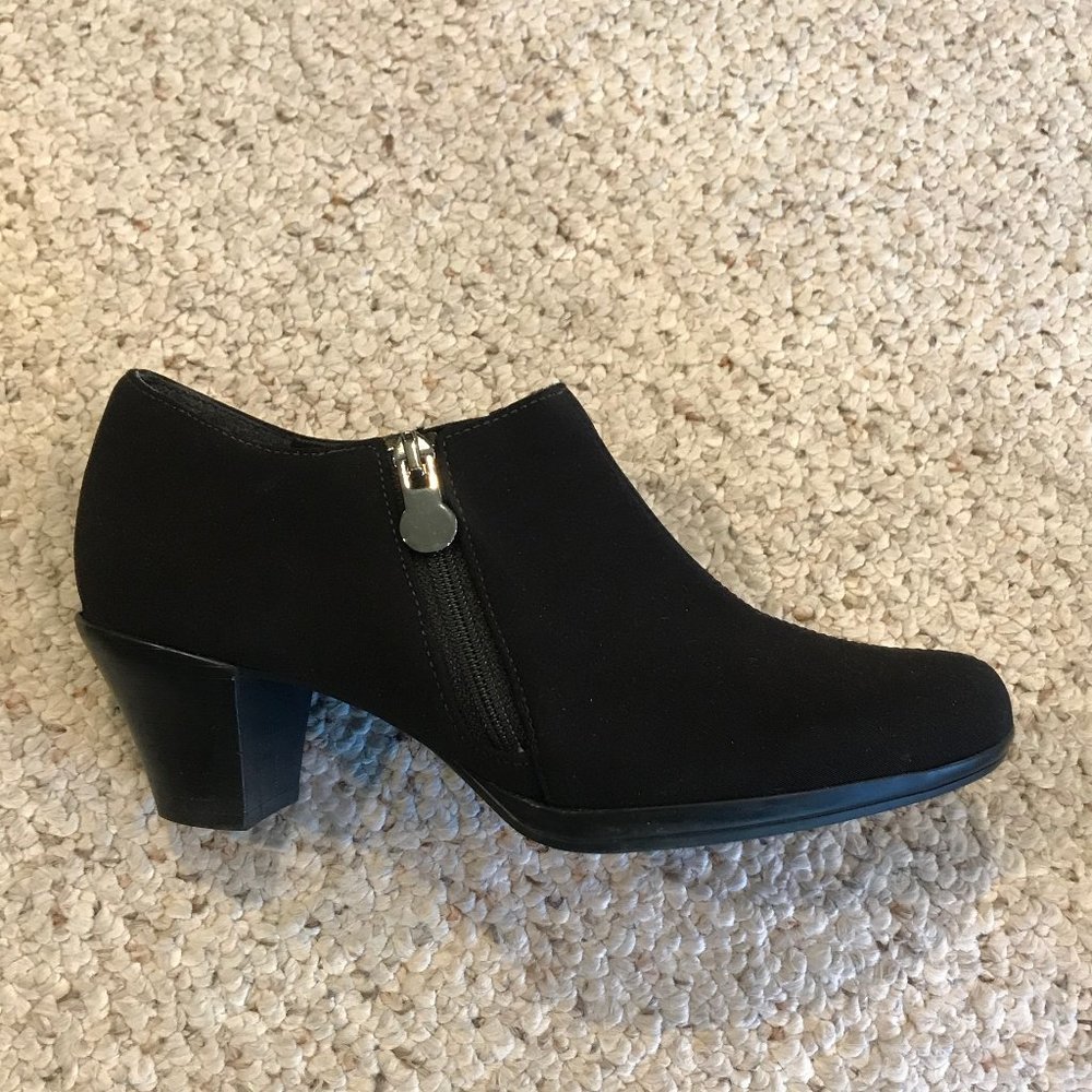 Munro Taylor Stretch Fabric Size 5 Black